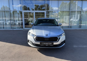 Подержанный автомобиль Skoda Octavia Liftback 2021 года (2 фото)