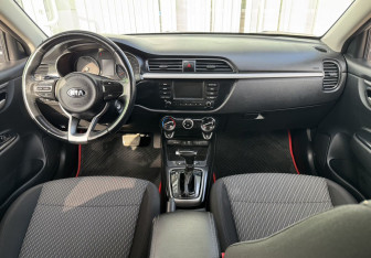 Подержанный автомобиль Kia Rio Sedan 2017 года (9 фото)
