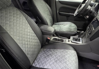 Подержанный автомобиль Ford Focus Sedan 2010 года (9 фото)