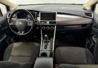 Подержанный автомобиль Mitsubishi Xpander 2022 года (10 фото)