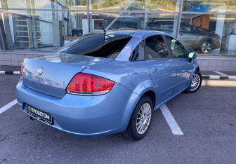 Подержанный автомобиль Fiat Linea 2011 года (5 фото)
