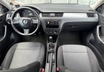 Подержанный автомобиль Skoda Rapid Liftback 2015 года (11 фото)