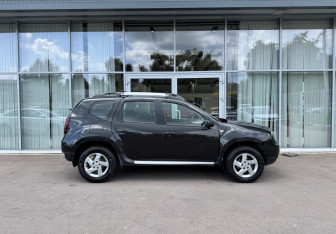 Подержанный автомобиль Renault Duster 2016 года (4 фото)