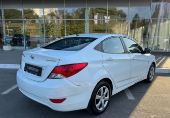 Подержанный автомобиль Hyundai Solaris Sedan 2011 года (5 фото)