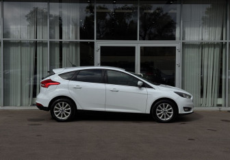 Подержанный автомобиль Ford Focus Hatchback 2018 года (4 фото)