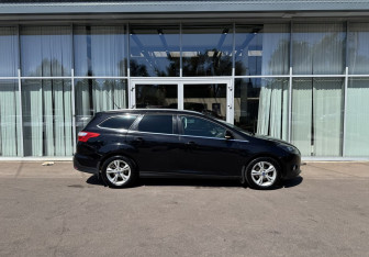 Подержанный автомобиль Ford Focus Wagon 2012 года (4 фото)