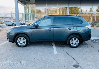 Подержанный автомобиль Mitsubishi Outlander 2013 года (8 фото)
