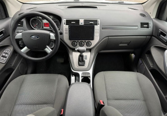 Подержанный автомобиль Ford Kuga 2010 года (10 фото)