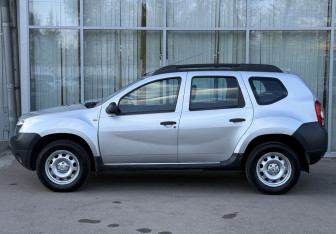 Подержанный автомобиль Renault Duster 2014 года (8 фото)