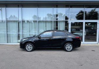 Подержанный автомобиль Kia Rio Sedan 2018 года (8 фото)