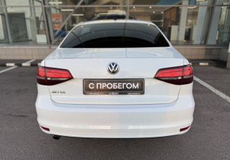 Подержанный автомобиль Volkswagen Jetta Sedan 2016 года (6 фото)