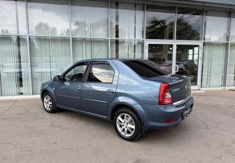 Подержанный автомобиль Renault Logan Sedan 2010 года (7 фото)