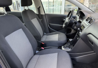 Подержанный автомобиль Volkswagen Polo Sedan 2012 года (10 фото)