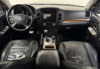 Подержанный автомобиль Mitsubishi Pajero 2007 года (10 фото)