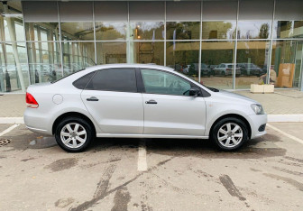 Подержанный автомобиль Volkswagen Polo Sedan 2012 года (4 фото)