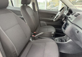 Подержанный автомобиль Skoda Fabia Hatchback 2010 года (10 фото)
