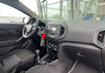 Подержанный автомобиль LADA (ВАЗ) XRAY 2017 года (10 фото)