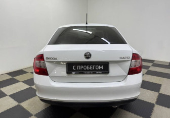 Подержанный автомобиль Skoda Rapid Liftback 2014 года (6 фото)