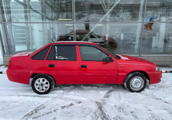 Подержанный автомобиль Daewoo Nexia Sedan 2011 года (4 фото)