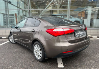 Подержанный автомобиль Kia Cerato Sedan 2014 года (7 фото)