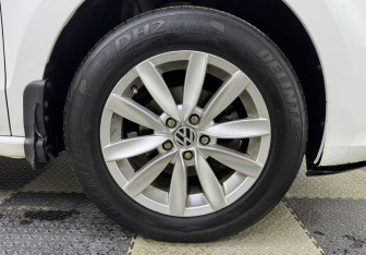 Подержанный автомобиль Volkswagen Polo Sedan 2015 года (12 фото)