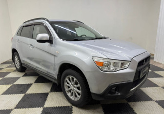 Подержанный автомобиль Mitsubishi ASX 2013 года (3 фото)