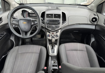 Подержанный автомобиль Chevrolet Aveo Sedan 2012 года (9 фото)