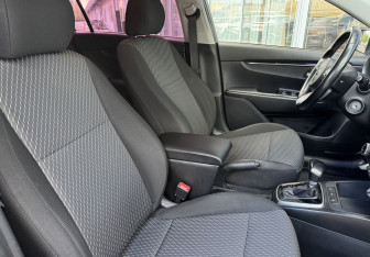Подержанный автомобиль Kia Rio Hatchback 2018 года (10 фото)