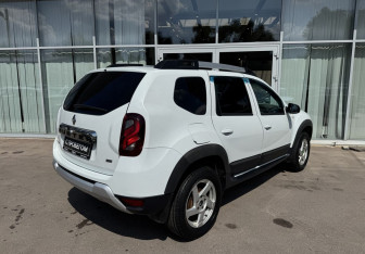 Подержанный автомобиль Renault Duster 2015 года (5 фото)