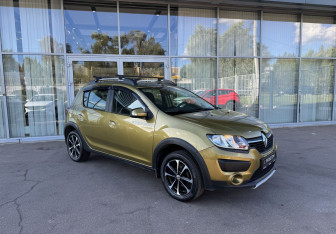 Подержанный автомобиль Renault Sandero 2016 года (3 фото)