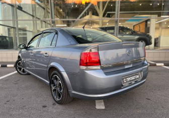 Подержанный автомобиль Opel Vectra Sedan 2006 года (7 фото)