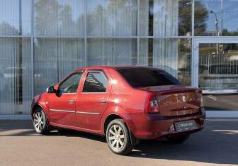 Подержанный автомобиль Renault Logan Sedan 2011 года (7 фото)