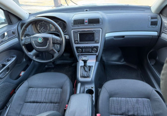 Подержанный автомобиль Skoda Octavia Wagon 2010 года (10 фото)