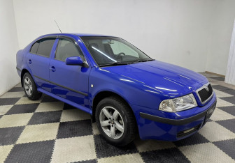 Подержанный автомобиль Skoda Octavia Liftback 2006 года (3 фото)