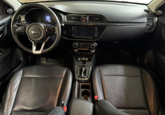 Подержанный автомобиль Kia Rio Sedan 2018 года (10 фото)