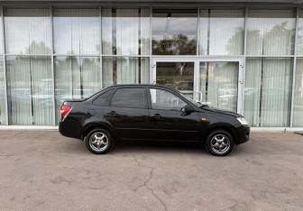Подержанный автомобиль LADA (ВАЗ) Granta Sedan 2013 года (4 фото)