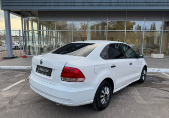 Подержанный автомобиль Volkswagen Polo Sedan 2013 года (5 фото)