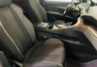 Подержанный автомобиль Peugeot 3008 2018 года (9 фото)