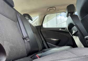 Подержанный автомобиль Opel Astra Wagon 2012 года (11 фото)