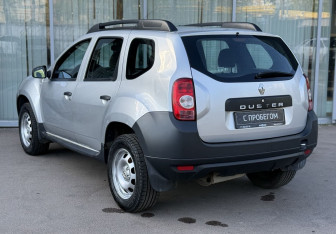 Подержанный автомобиль Renault Duster 2014 года (7 фото)