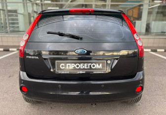 Подержанный автомобиль Ford Fiesta Hatchback 2008 года (6 фото)