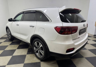 Подержанный автомобиль Kia Sorento 2018 года (7 фото)