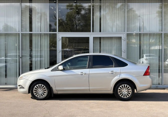 Подержанный автомобиль Ford Focus Sedan 2009 года (8 фото)