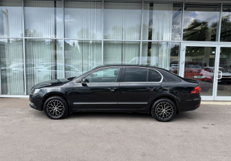 Подержанный автомобиль Skoda Superb Liftback 2013 года (8 фото)