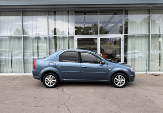 Подержанный автомобиль Renault Logan Sedan 2010 года (4 фото)