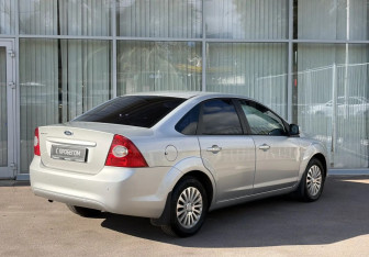 Подержанный автомобиль Ford Focus Sedan 2009 года (5 фото)