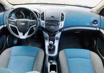 Подержанный автомобиль Chevrolet Cruze Sedan 2013 года (10 фото)