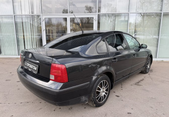 Подержанный автомобиль Volkswagen Passat Sedan 1996 года (5 фото)