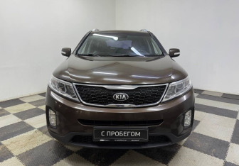 Подержанный автомобиль Kia Sorento 2015 года (2 фото)