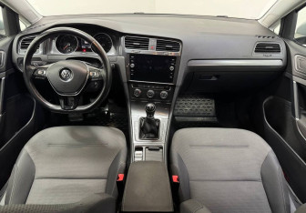 Подержанный автомобиль Volkswagen Golf Wagon 2019 года (10 фото)